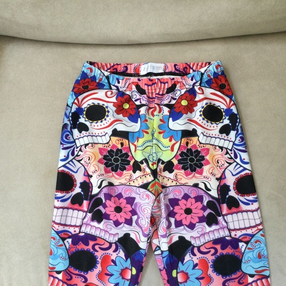 'Online Legging Store' Women's Leggings - Size: S;  Flower & Skull Pattern - Picture 4 of 5